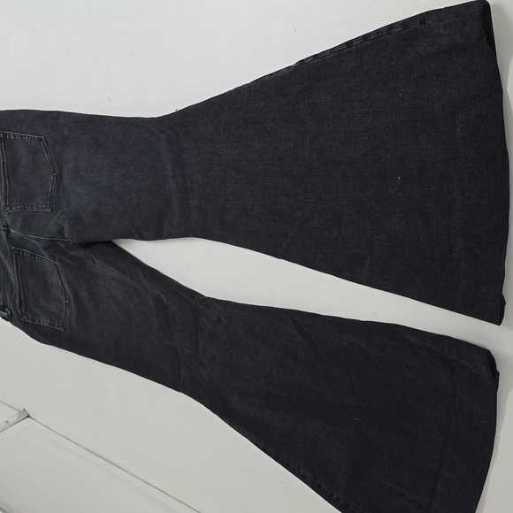 Good American Good Flare Jeans, Black - Picture 10 of 12